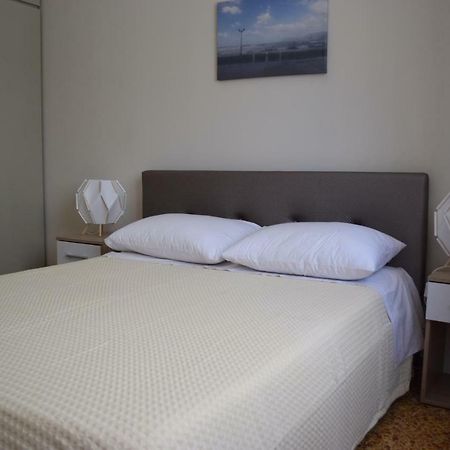 Modern Apartment With Garden Kíssamos Buitenkant foto