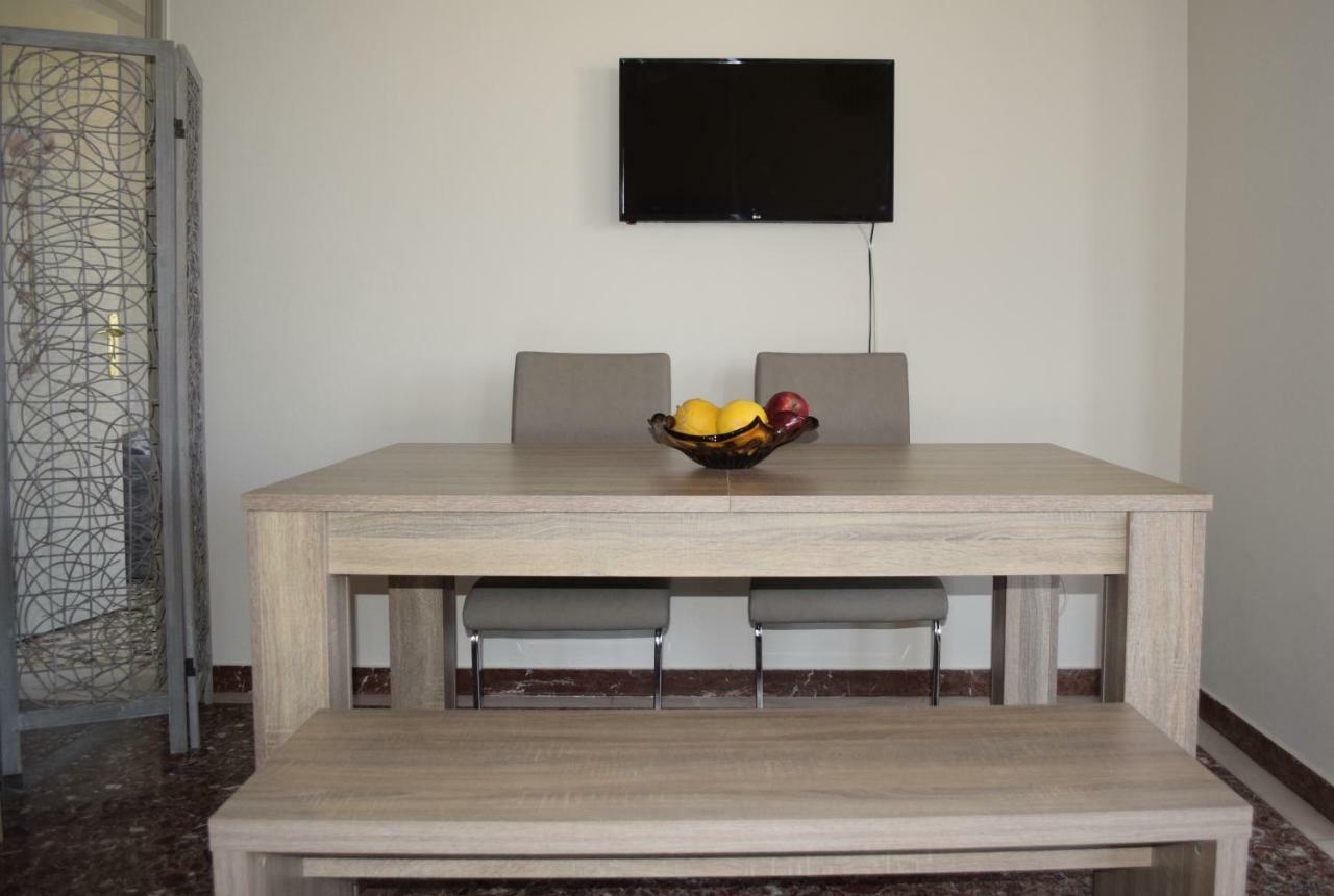 Modern Apartment With Garden Kíssamos Buitenkant foto